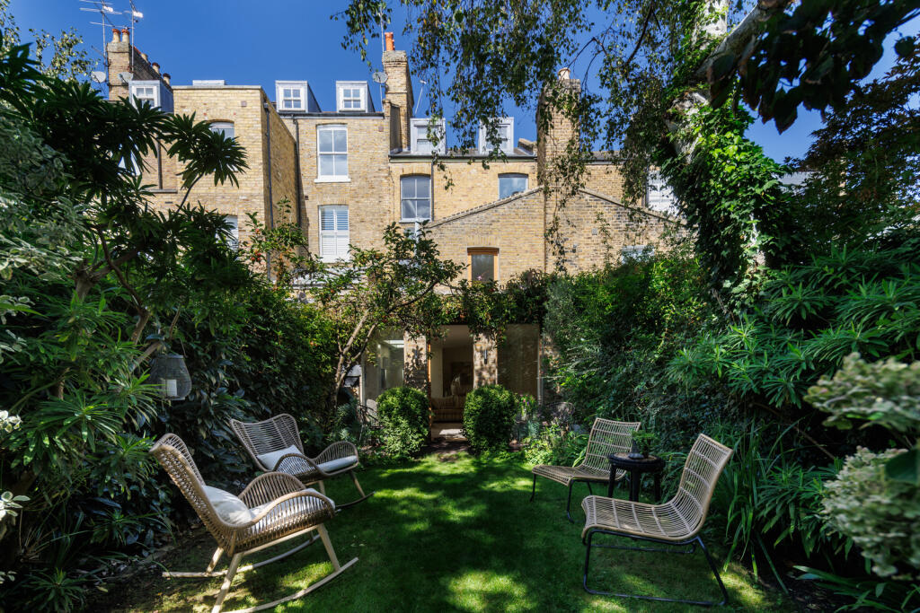 309145 - LillieshallRoad-SW4-JSouteyrat-18739.jpg