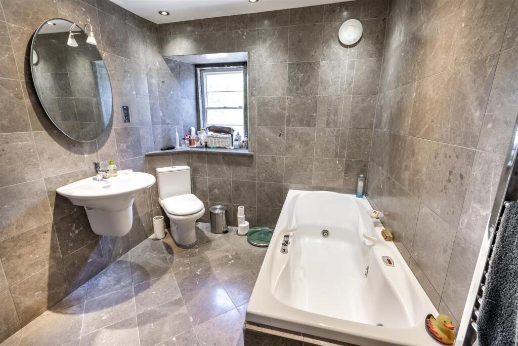 DSC_4011-Edit_bathroom.JPG