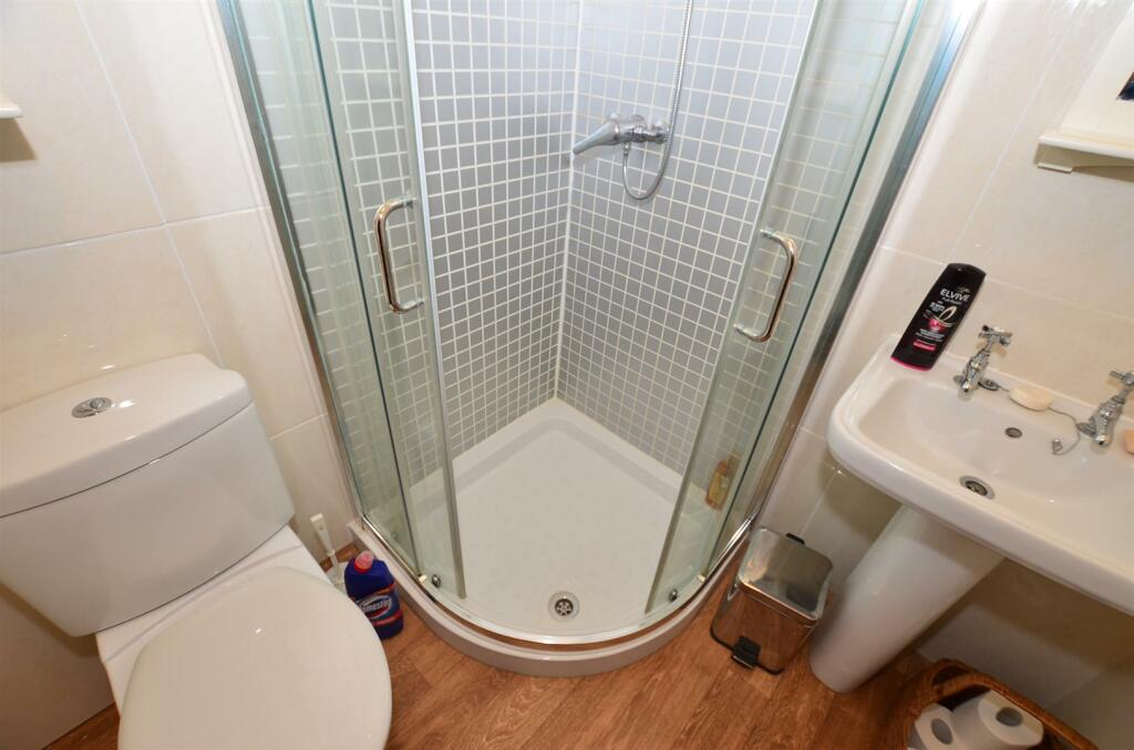 Shower Room/En suite