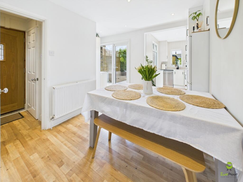 CAM03418G0-PR0191-STILL015