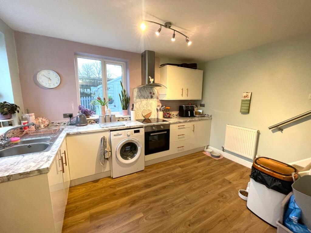 Kitchen 2.JPG