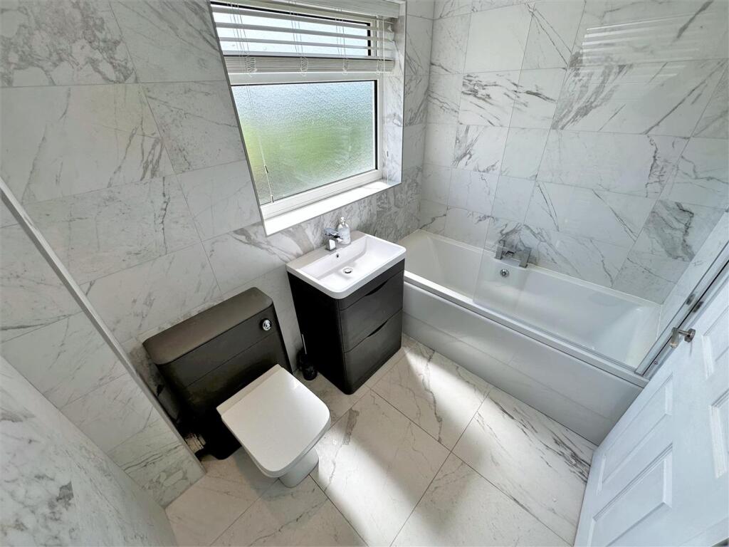 Modern Family Bathroom 649