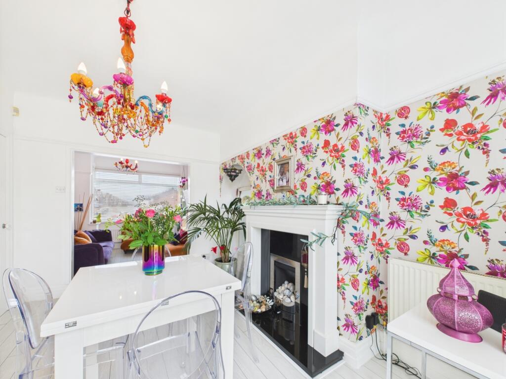 CAM02386G0-PR0135-STILL013