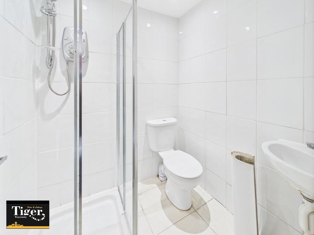 CAM02176G0-PR0656...