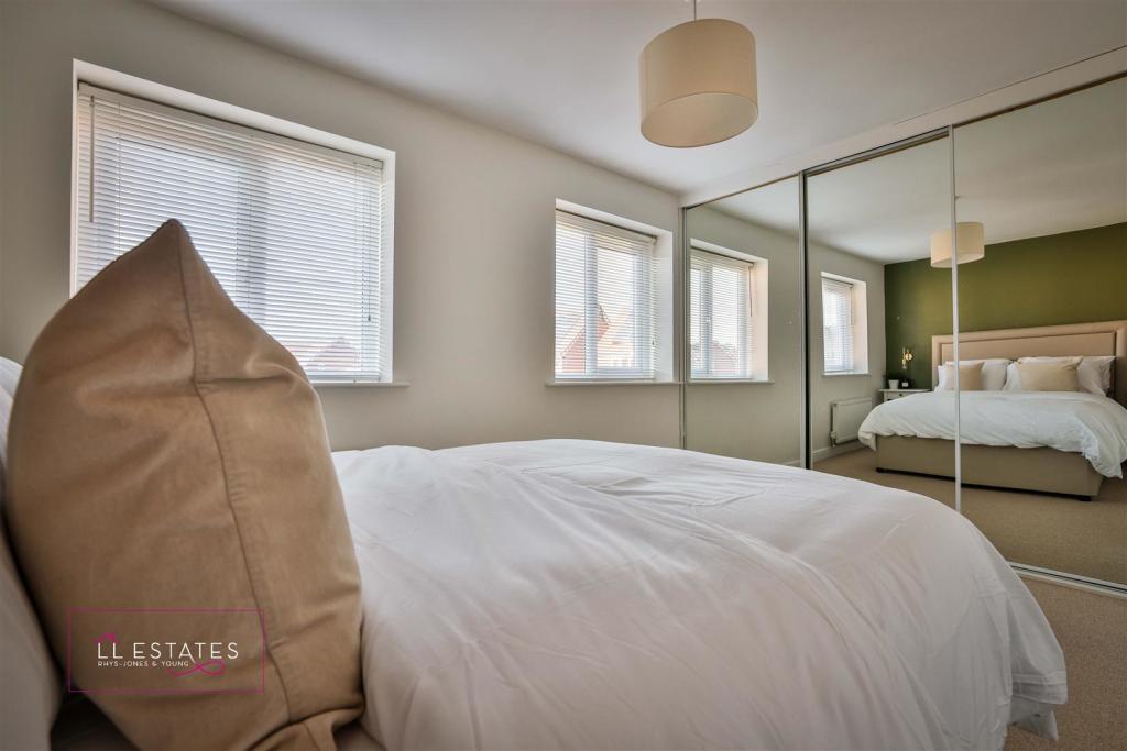 Bedroom 1..jpg