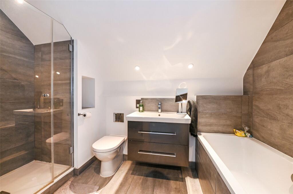 En-Suite Bathroom