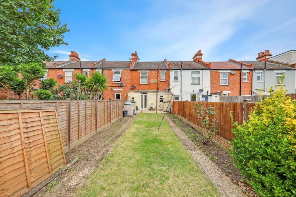 07-a9ebJHPropWpen - 39 Green Lane - 19-medium.jpg