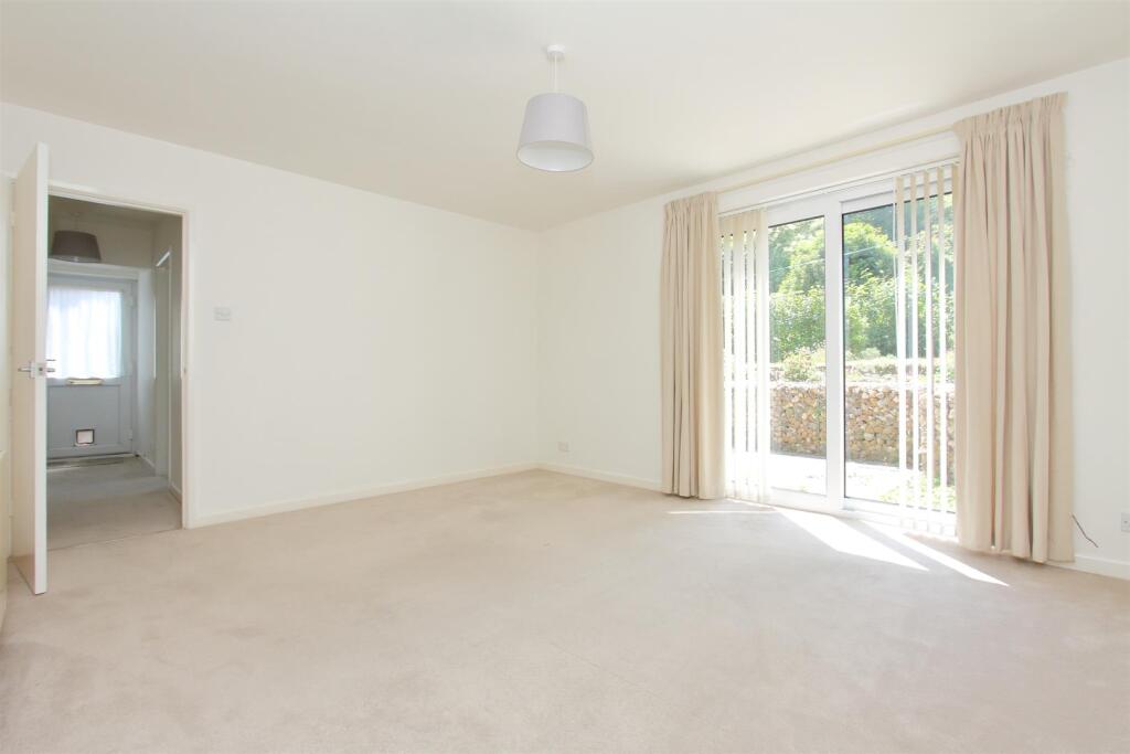 Flat 1 Church Road (7).JPG