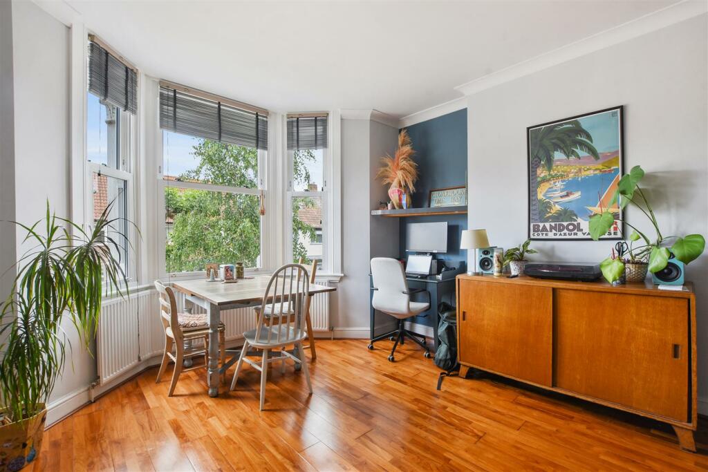 15-c30aGCWT - FFF 25b Pember Road - Reception 4 -O