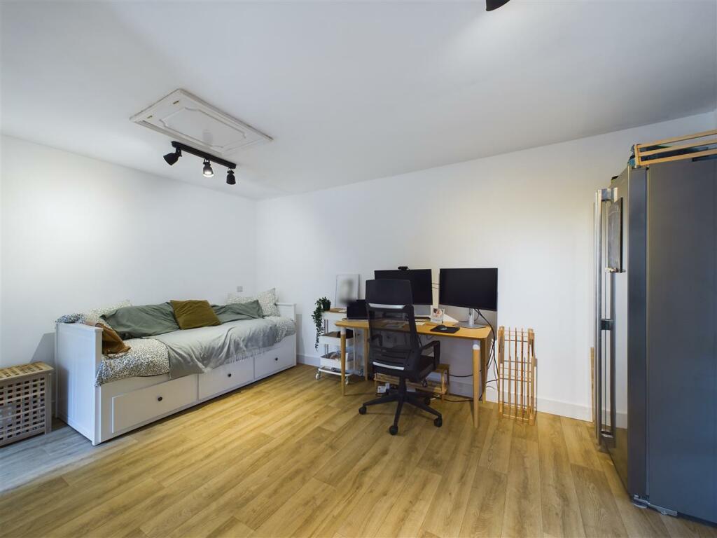 GROUND FLOOR BEDROOM 5