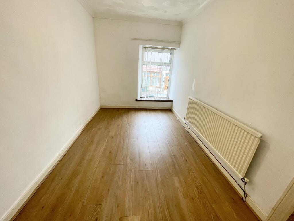 Master bedroom (2)