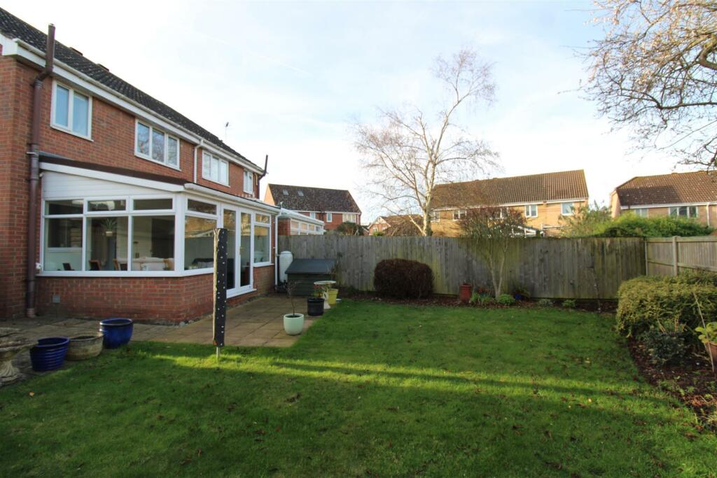 Exterior / gardens