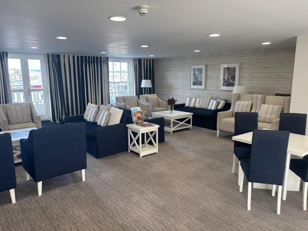Residents Lounge 2.jpg
