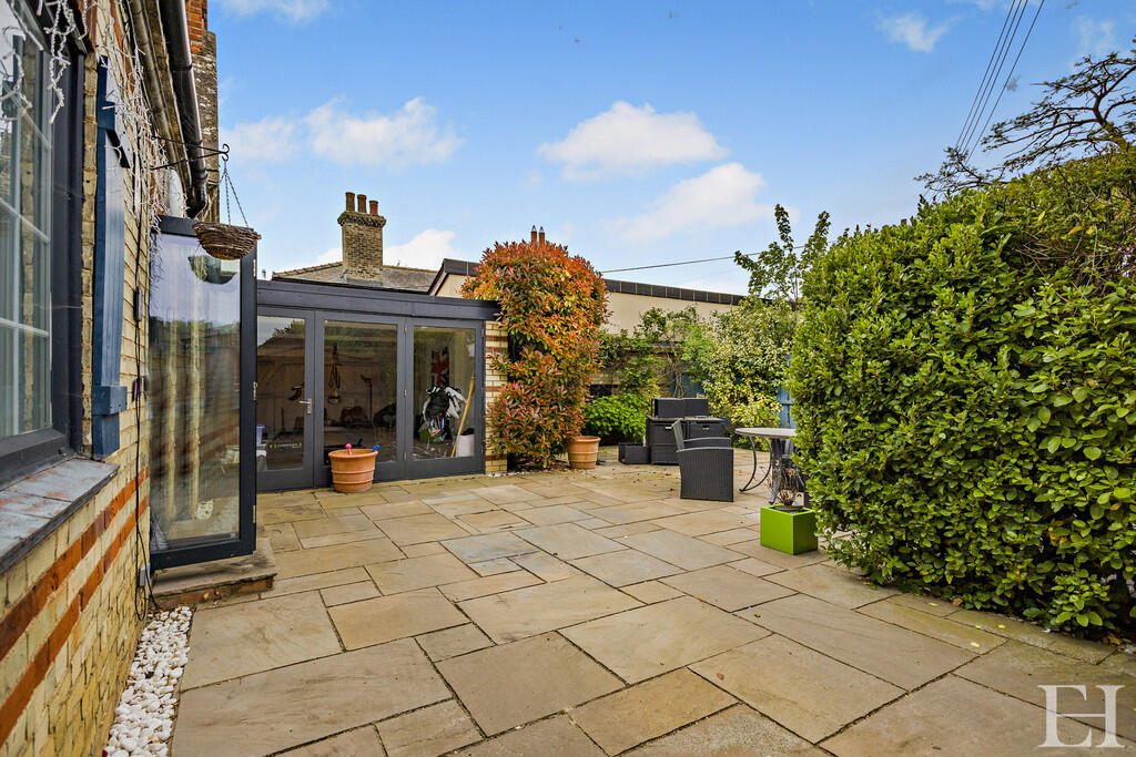 8646487-exteriorW...