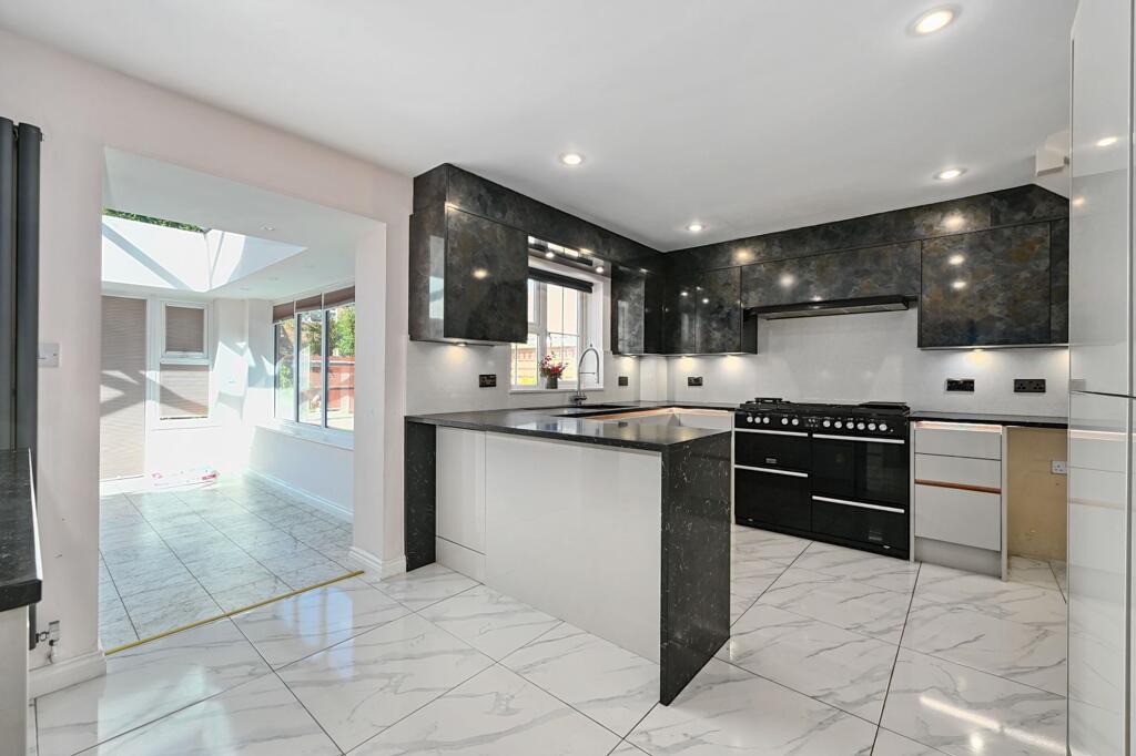 Kitchen/ Breakfast Room