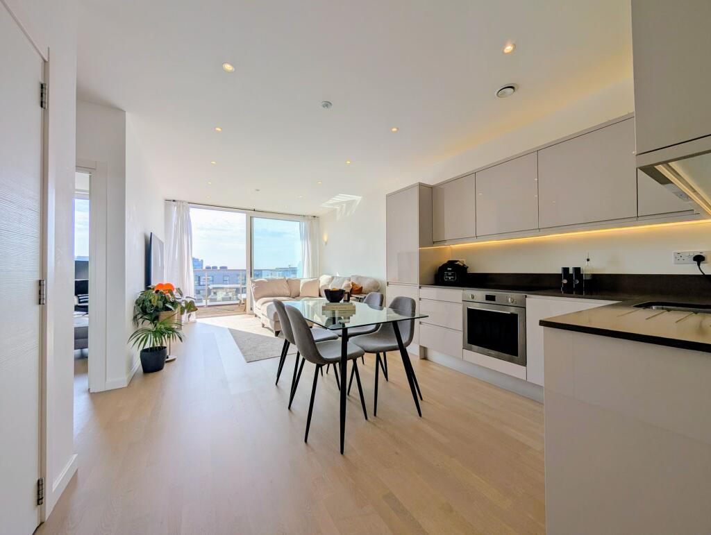 Kitchen/Dining/Lounge Area