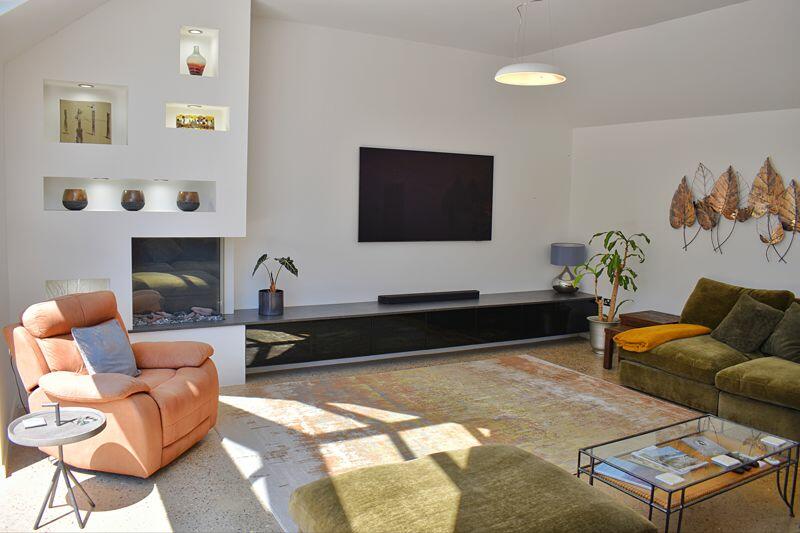 kitchen/reception