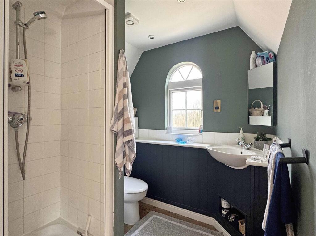 En-Suite To Bed 2.jpg