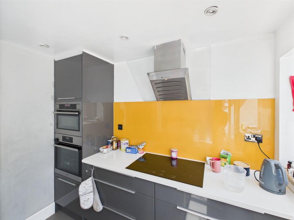 CAM04578G0-PR0012...