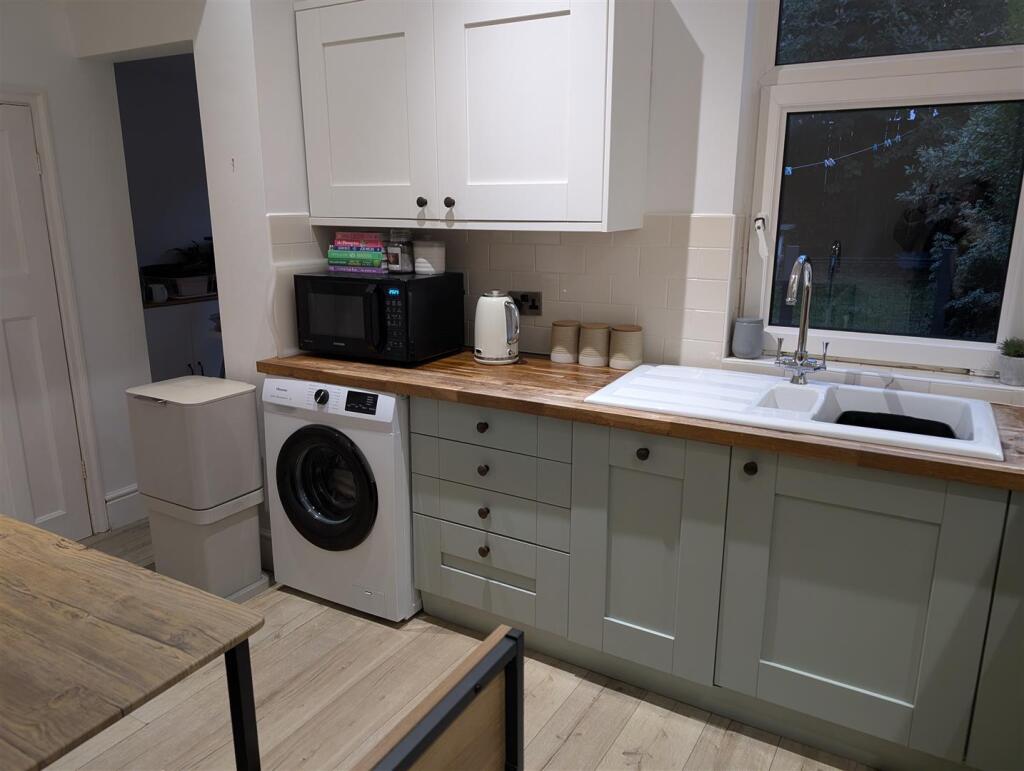 Garthlands Kitchen 1.jpg