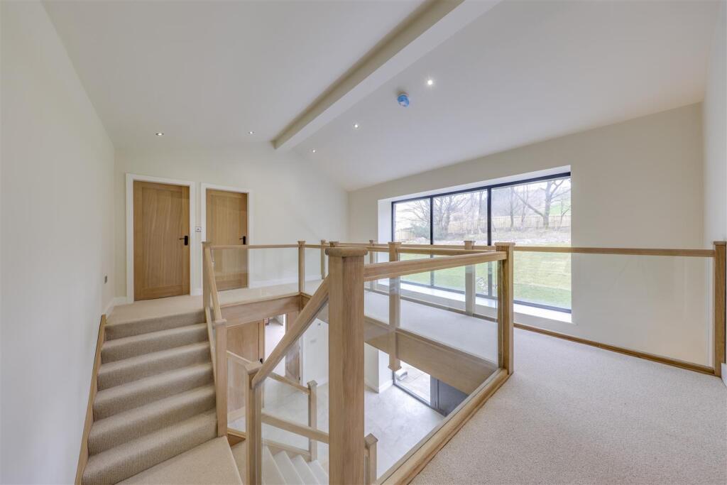 Galleried Split Landing Alt