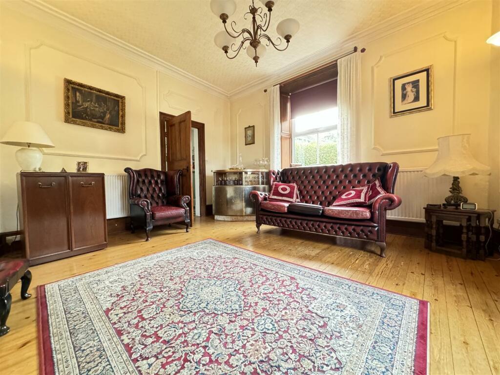 SITTING ROOM