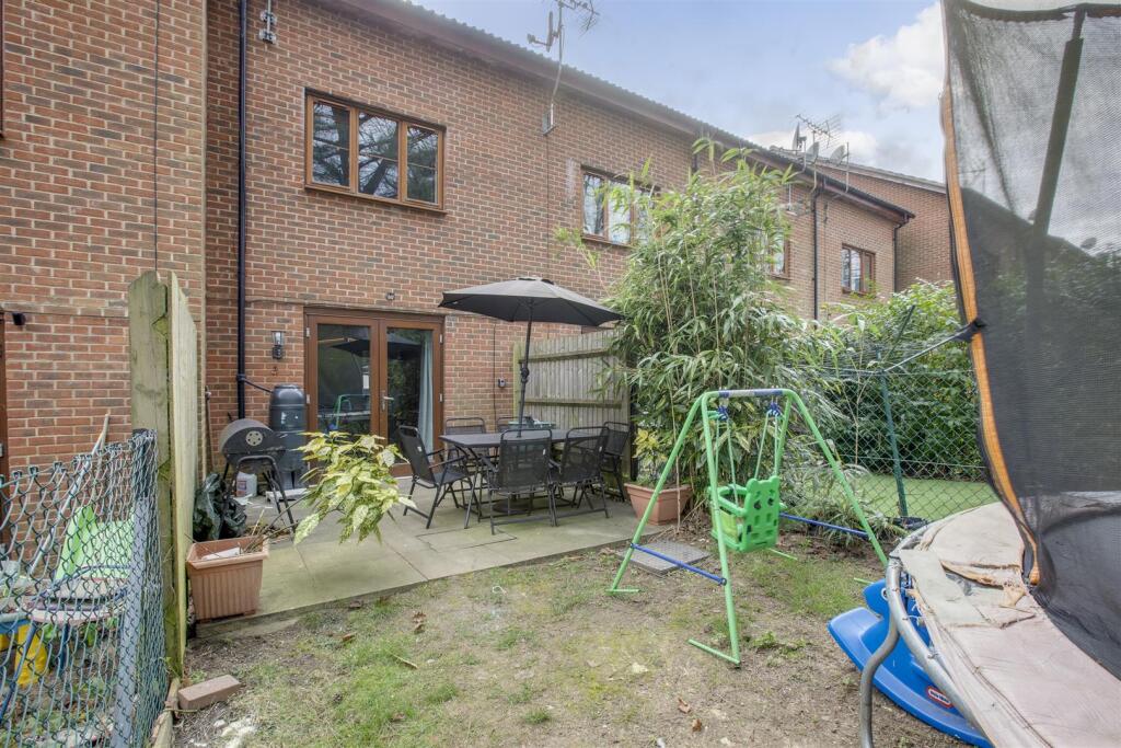 68 John North Close, HP11 1FQ-12.jpg