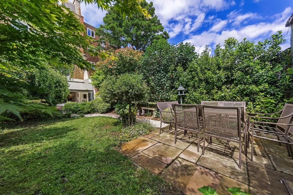 Garden (2).jpg