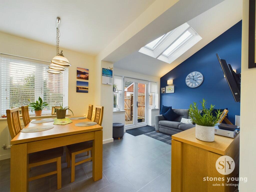 Fantastic Open Plan Living Dining Kitchen