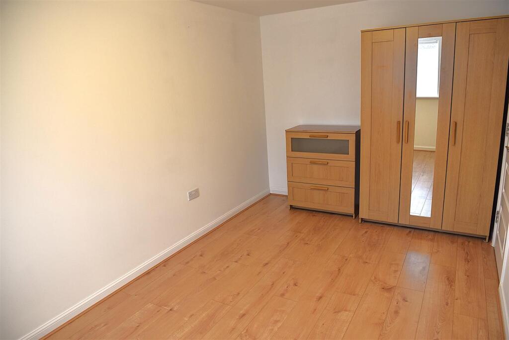 Fourth bedroom.JPG