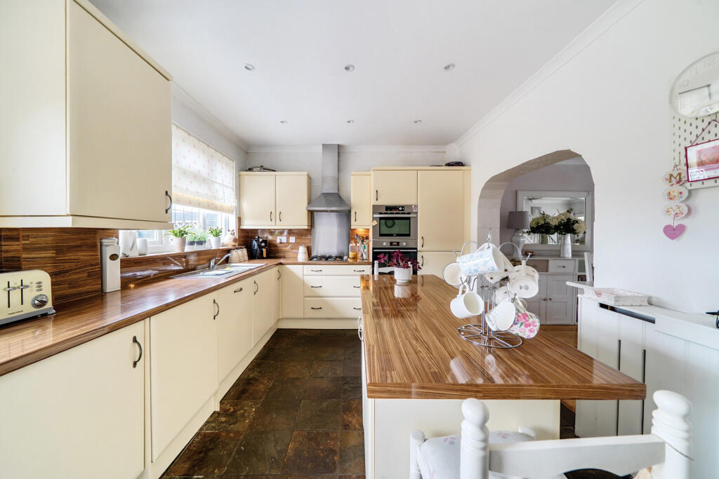 1341835-7-68a5cb8...