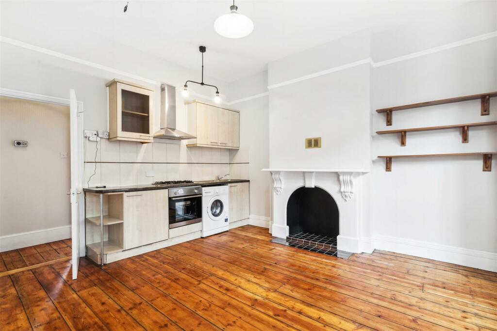 Flat 2, 49 Lambert Road, Brixton SW2 5BB-3.jpg
