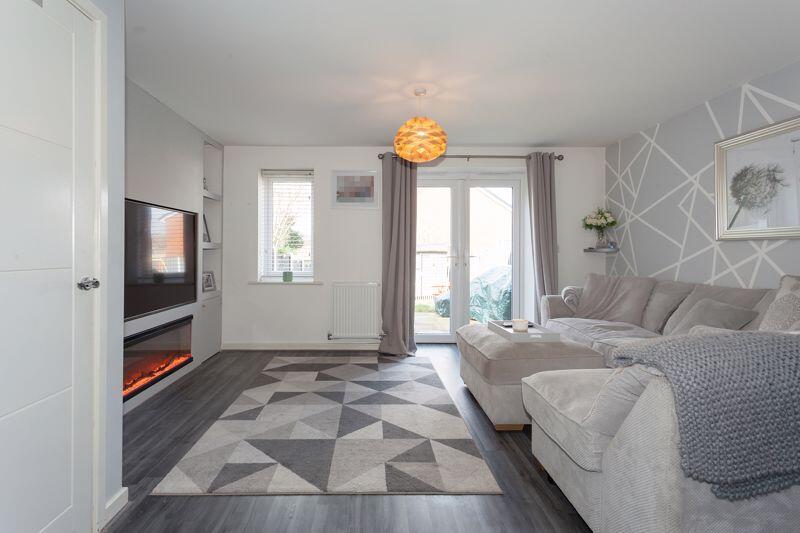 LOUNGE/DINING ROOM
