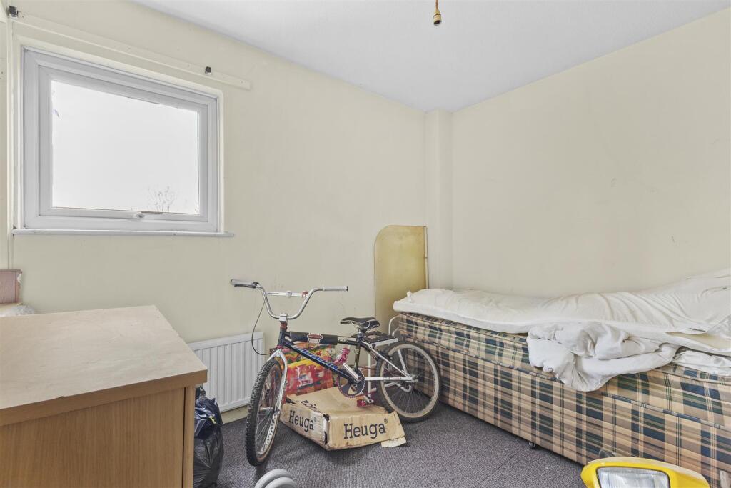 8 Glenister Road, HP12 4RD-4.jpg