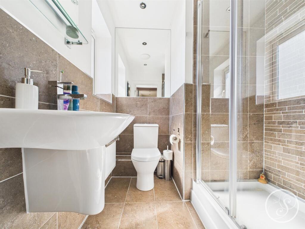 ENSUITE SHOWER ROOM