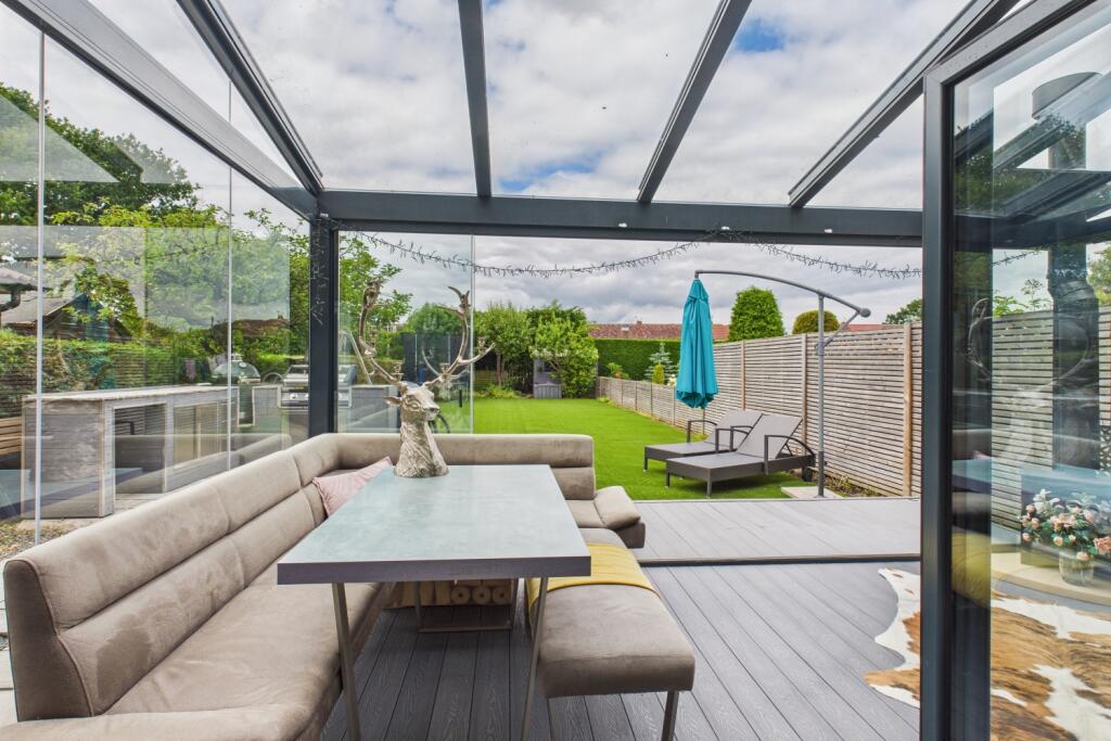 CAM03162G0-PR0284-STILL025