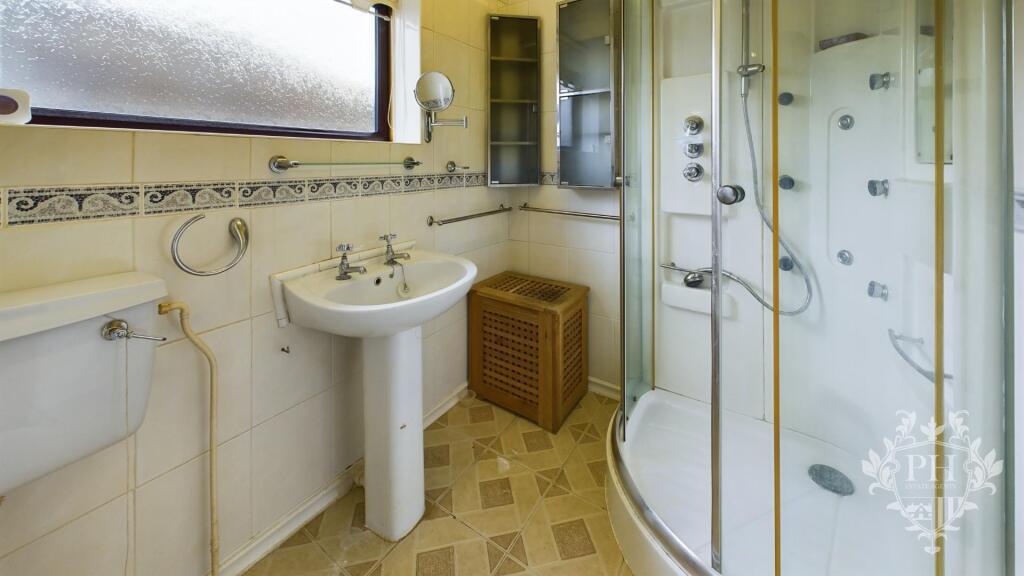 SHOWER ROOM/WC