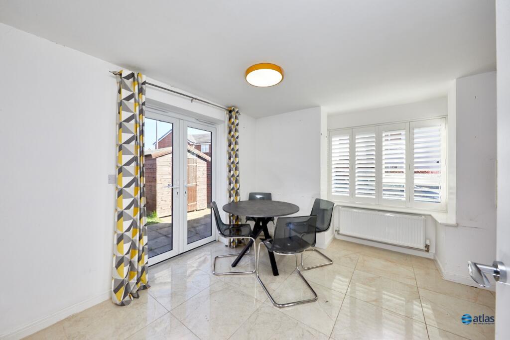 Kitchen / Dining Area