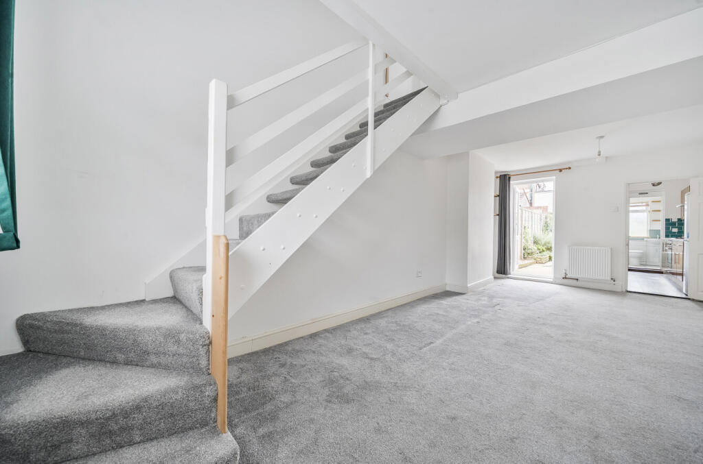 1369577-11-68ee2f...