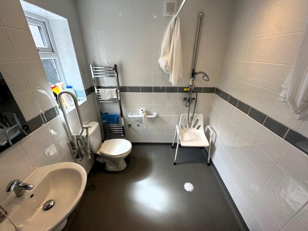 GROUND-FLOOR SHOW...