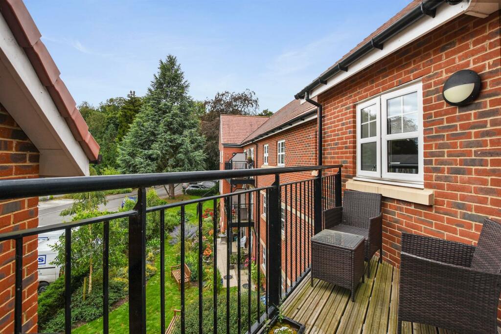 01-GCMCS - 27 Rutherford House - Balcony -Original