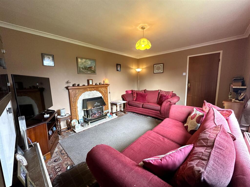 Sizeable Reception Room 82