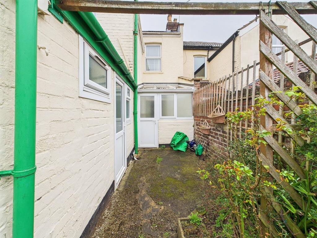 12 - Victorian terraced house.jpg