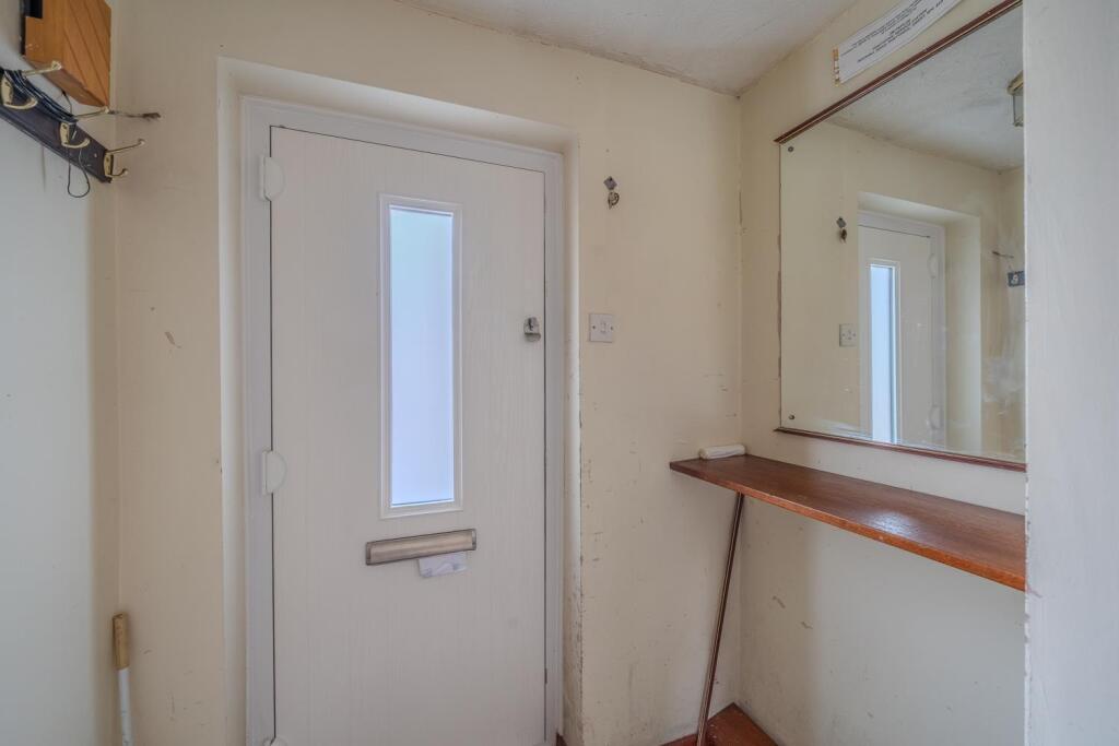 36 St Cadocs Road-18.jpg