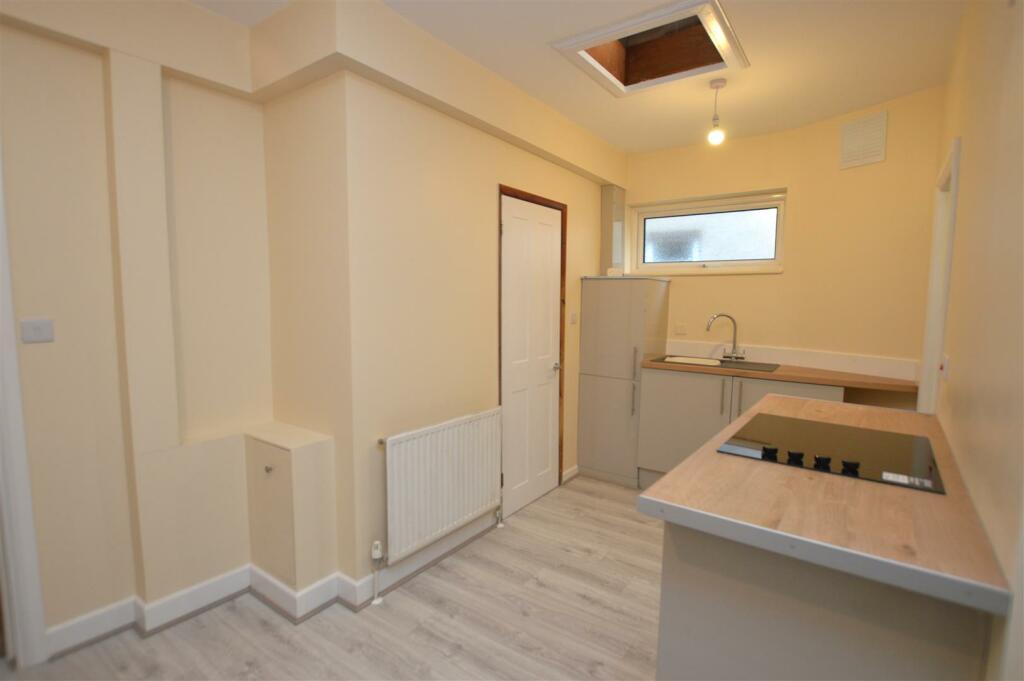 25 Bridge Way kitchen2.JPG