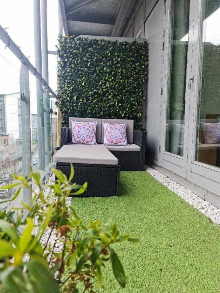 Seating area balcony 