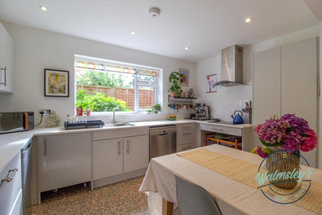 Semi open plan kitchen dining area