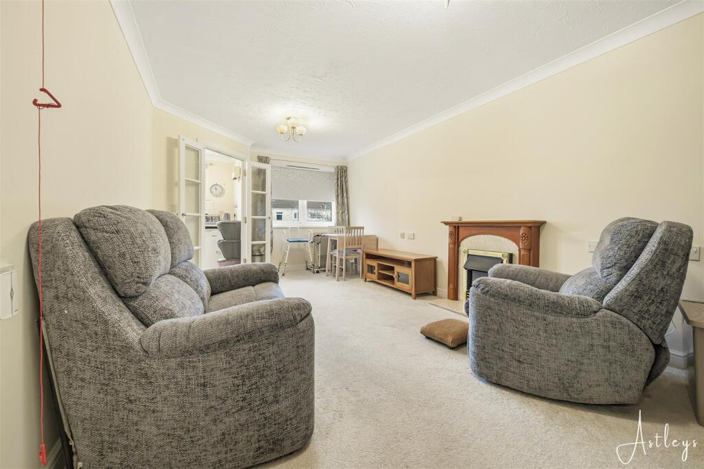 Lounge/Dining Room