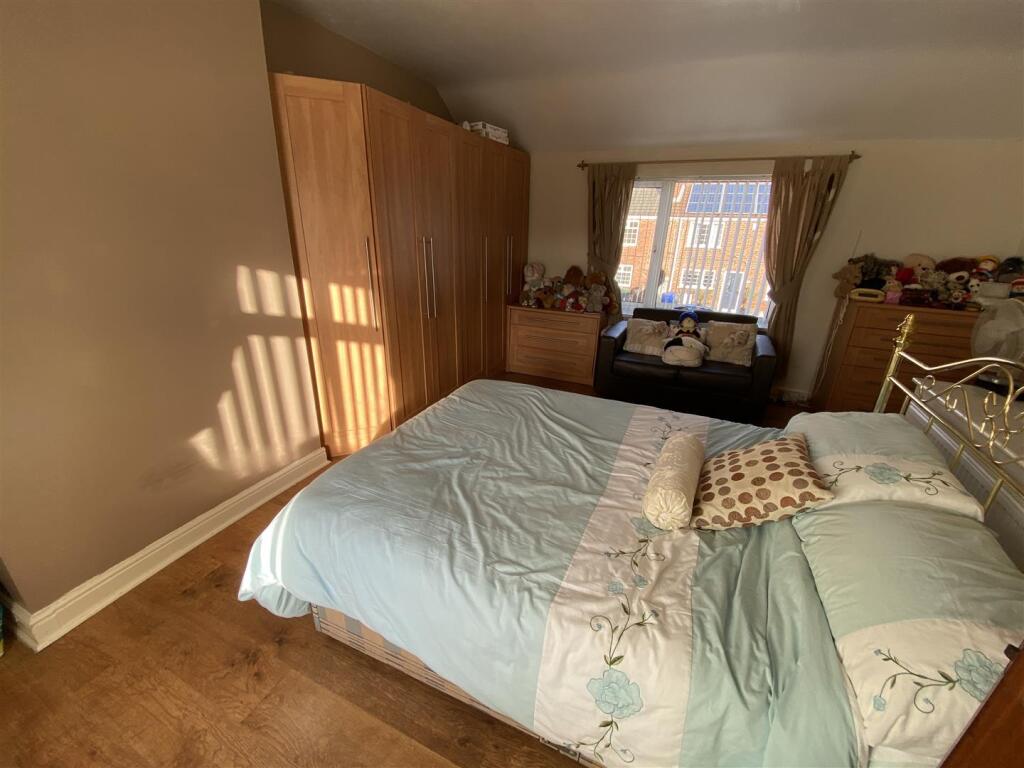 Bedroom no.1 front double: