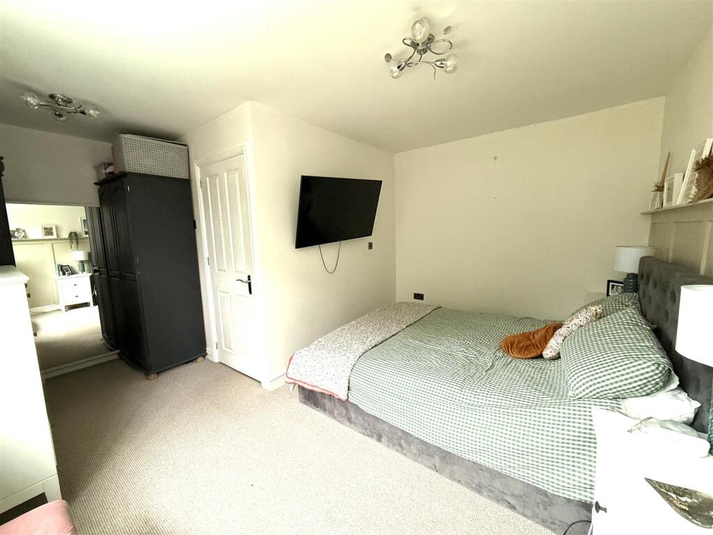 11 rectory lane bed.jpeg